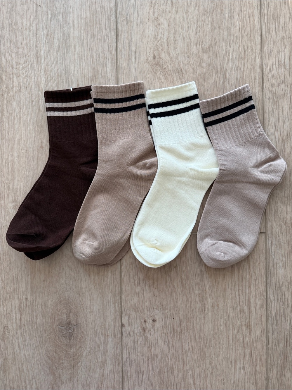 🆕 Retro 4-Pack Women’s Crew Socks in Brown, Tan, Cream and Taupe NWT